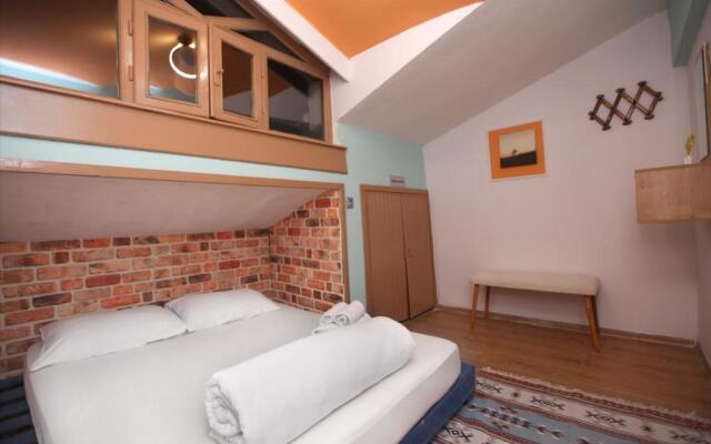Aden Room