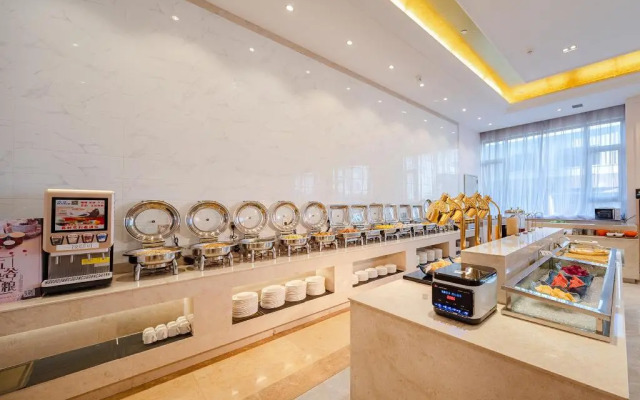 Vienna International Hotel Qishi Center Branch in Dongguan, Guangdong.