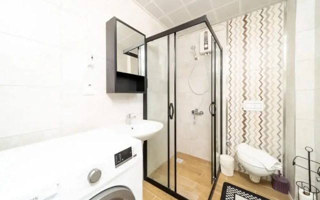 Lovely Flat 2 km to Lara Beach in Muratpasa
