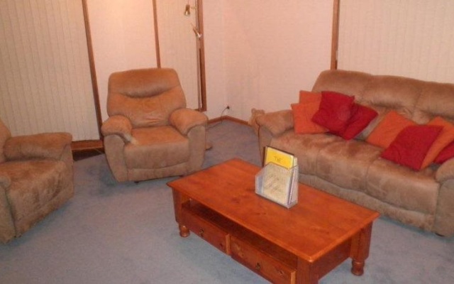 The Real McCoy Holiday Accommodation – Guest Rooms – Broken Hill