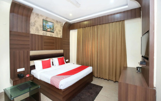 OYO 5710 The Majestic Crown Hotel