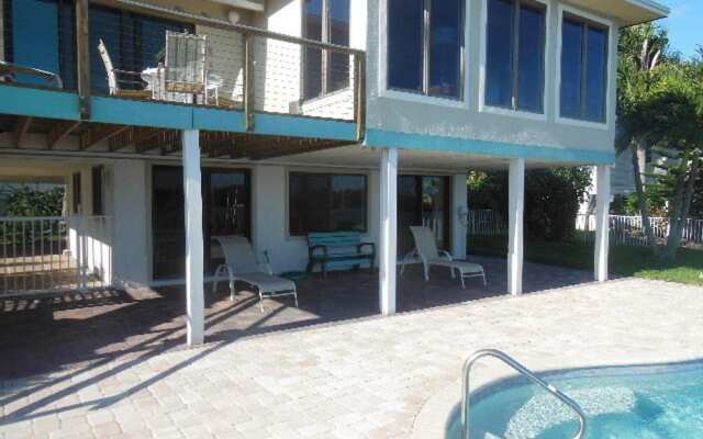 205 Bayview Ave. - M