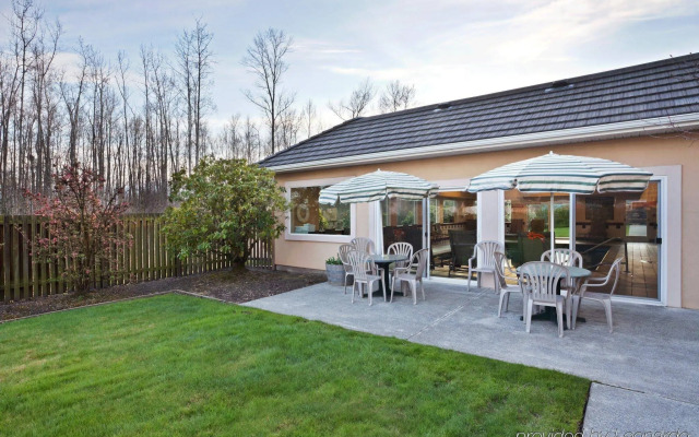 Holiday Inn Express & Suites Burlington by IHG