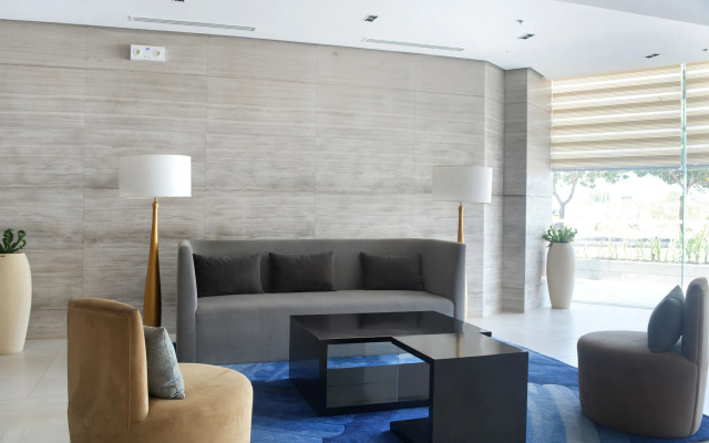 8 Newtown Blvd Apartments