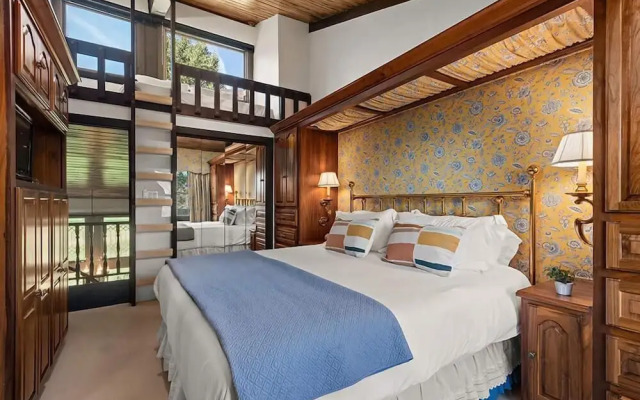 3 BR Penthouse w Hot-tub -mountain Views