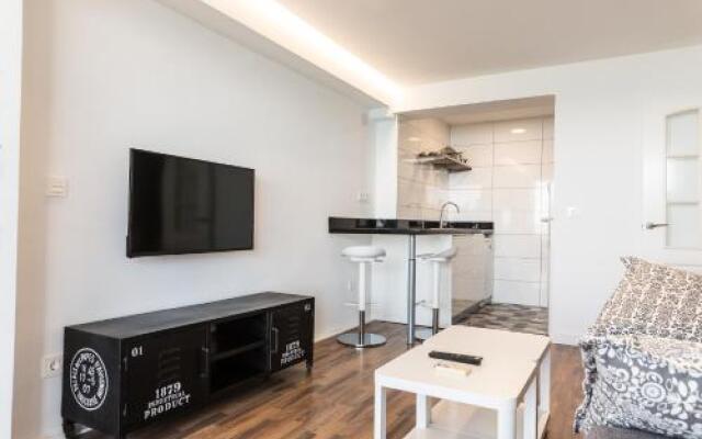Amazing Sea Views with AC two min beach