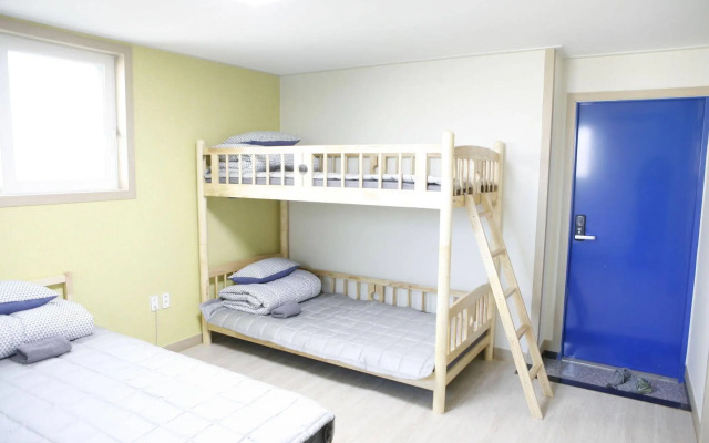 Twin Rabbit Guesthouse