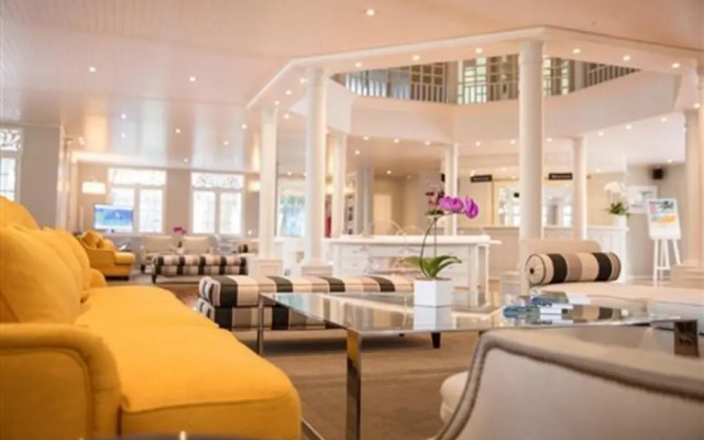 Отель Lux* Saint Gilles