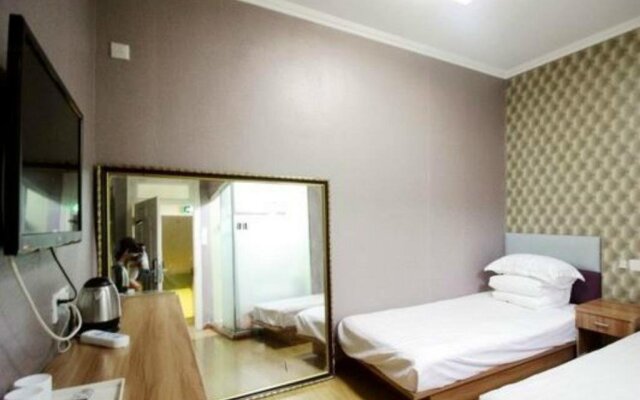 Little Free Time Internationa Hostel Qingdao