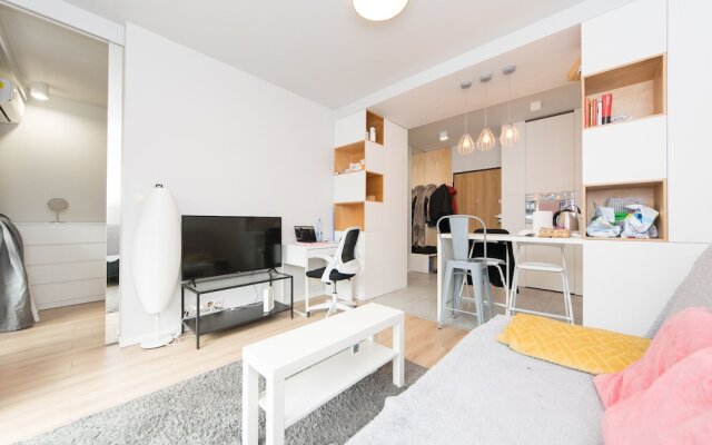 Main Trainstation one bedroom AC p4you