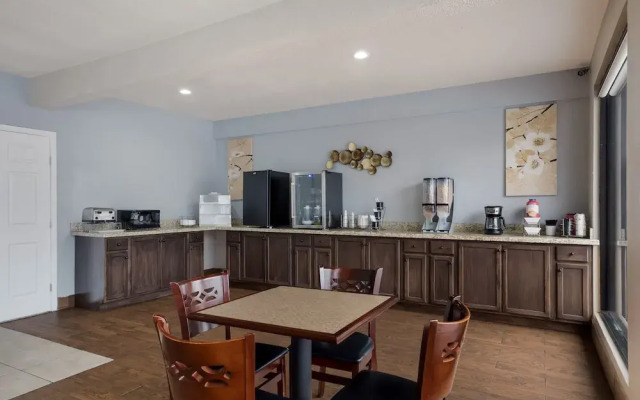 Отель Spanish Trail Inn