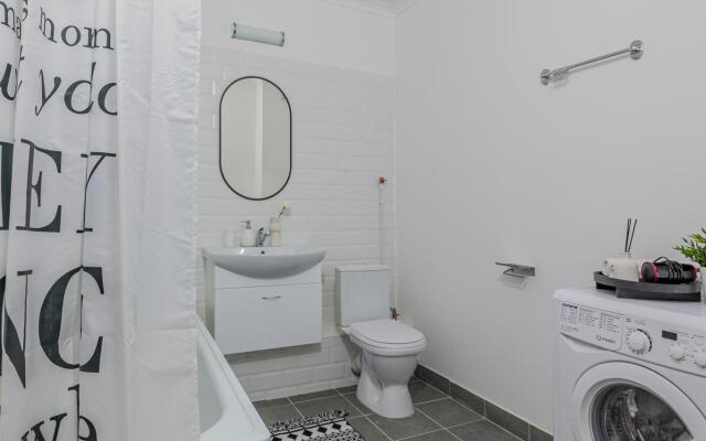 Лайт Апартаменты на улице Академика Парина 37А