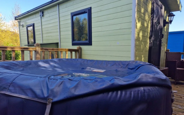 Glamping Hut - Riverview 5