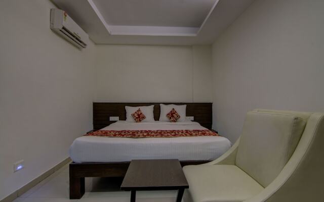 OYO 15108 Hotel Galaxy Inn