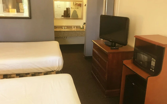 Days Inn & Suites Mobile