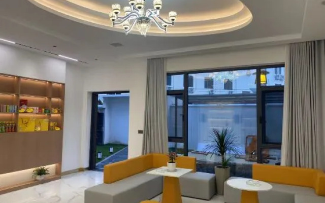 Yuepeng Joy House Inn  (Wuyuan high-speed railway station)