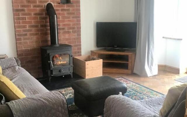 3 Bedroom Bungalow in Llanrhaeadr Ym