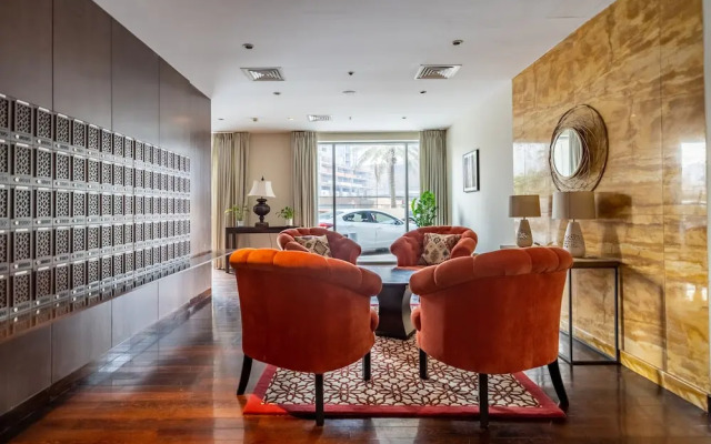 Monty - Stylish Apartment with Partial Burj Khalifa View