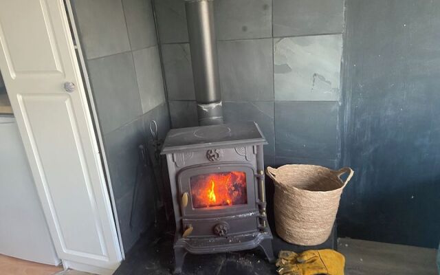 Cosy and Rural Lodge at Goldhill Glamping