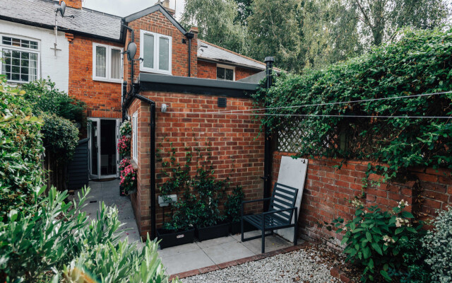 The Dragonfly - Central 2 bedroom house