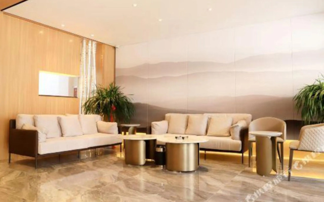 Zhongzhou Business Hotel