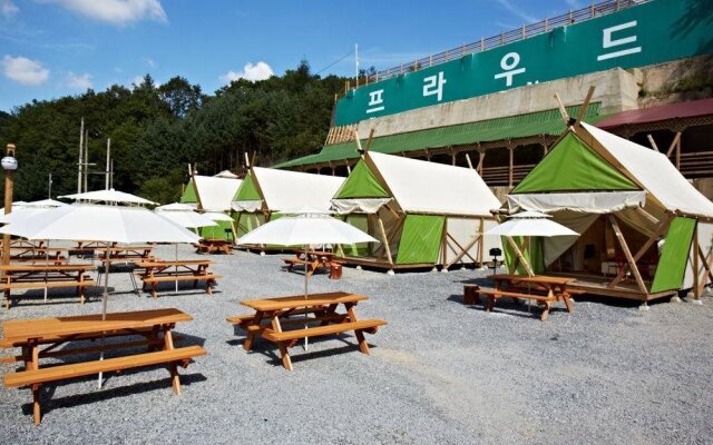 The Proud Resort - Caravan Park