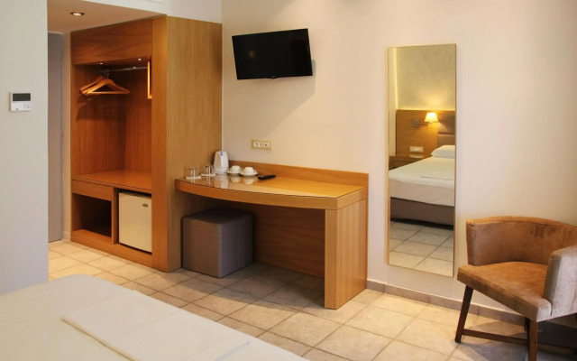 Achilles Hotel