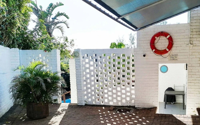 Boathouse Bed and Biscuit - Lower Deck