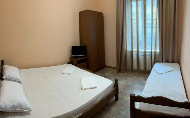 The Guest House At Henry's