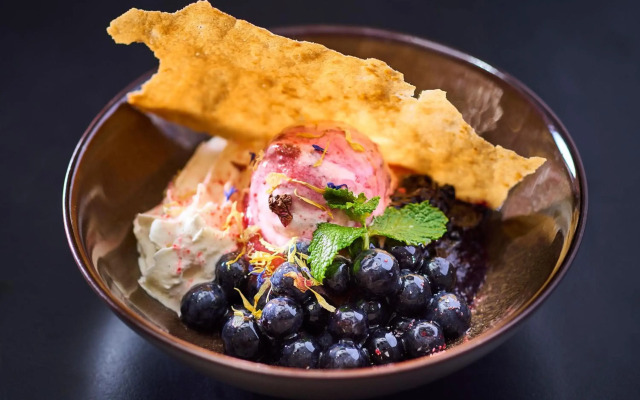 Gatsby Hotel & Restaurant by Happyculture