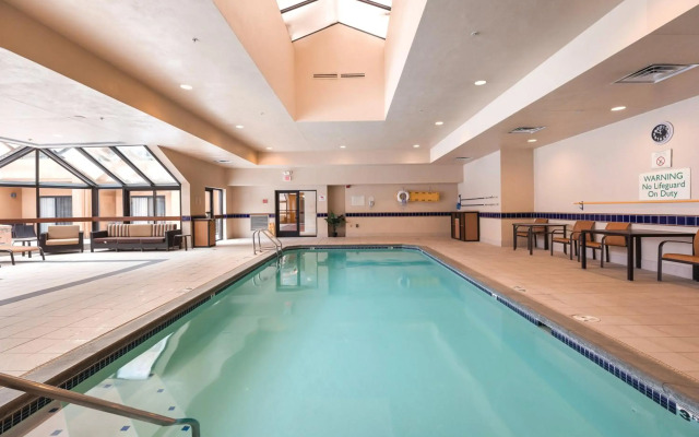 Courtyard by Marriott Toledo Airport Holland