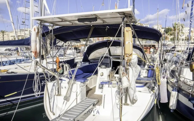 Precioso Barco en Puerto del Masnou en el Maresme
