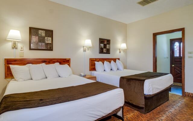 'ledge Lodge' Burkesville Getaway: Pool & Views!