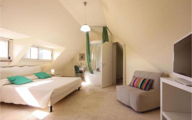 Four Bedroom Holiday Home in Vittoria
