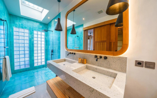 Villa Mango 3 - Amazing 4-bdr Villa in Berawa ! PERFECT LOCATION !