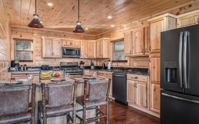 Smoky's Grand View 5 Bedroom Home