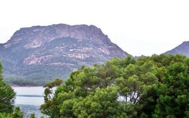 Coles Bay Waterfronter 2