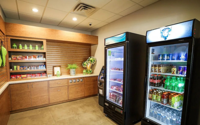 Entire Studio With Free Shuttle to Disney