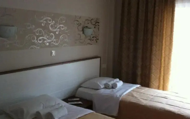 Phaethon Apartments & Studios