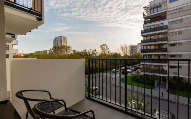 Atrium Promenada Apartment by Renters