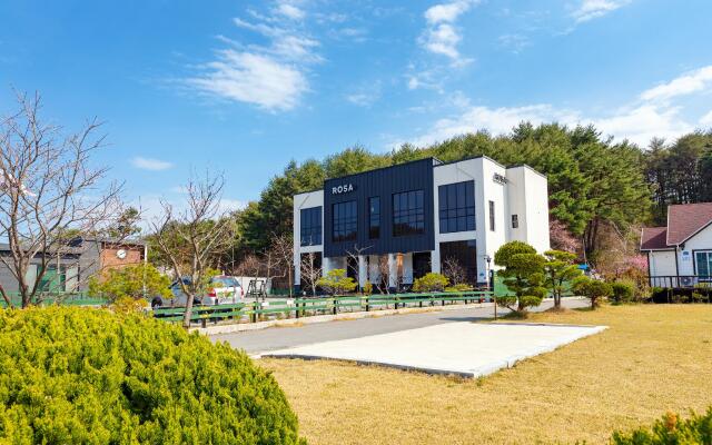 Gyeongpo Rosa Kids Poolvilla