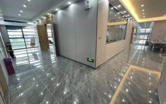 Vienna Hotel (Guangzhou Huangpu Free Trade Zone Xiayuan Subway Station)