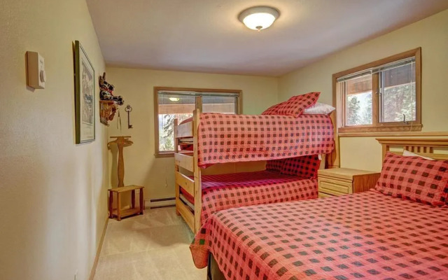 Black Bear 5 Br Home by RedAwning