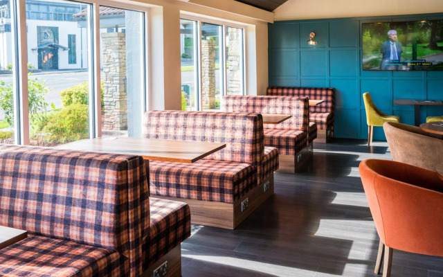 Almondsbury Inn & Lounge