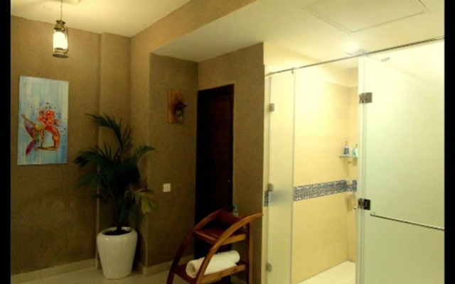 Hotel Shanti Palace