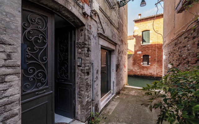 Venice Guggenheim Apt by Wonderful Italy