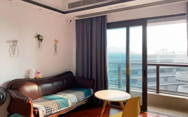 Hongshan 6979 Girls' Youth Apartment