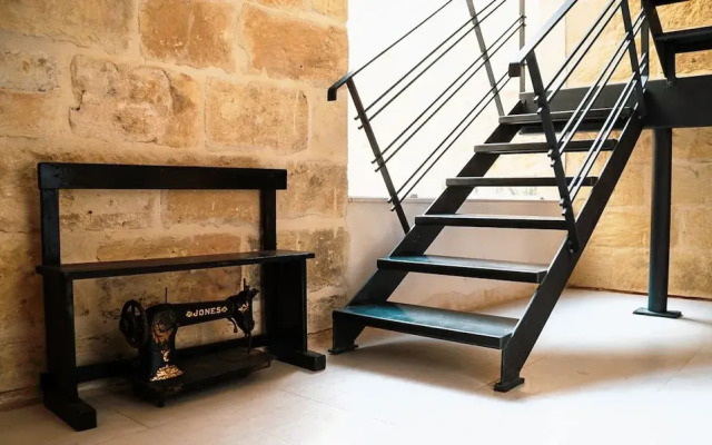 A pet Friendly Farmhouse With a Rooftop Pool