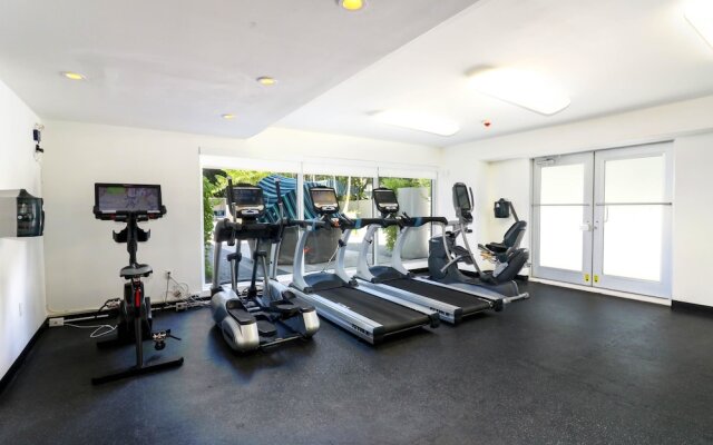 Spacious Apartment with Marina Views