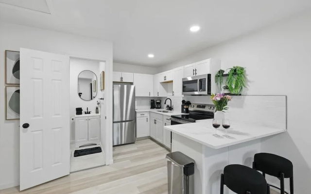 Modern 2BR Unit With Hot Tub
